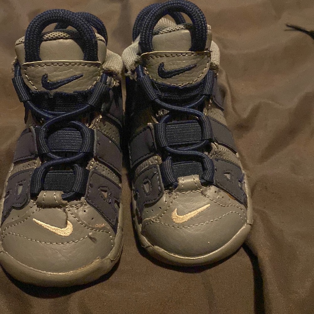 Nike Uptempo size 4c